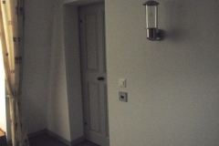 Kreuz-Korridor-1.OG-04-Zimmereingang-31.05.01