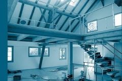 Obergeschoss-Wohnen-Kueche-mit-neuer-Galerie-im-Dachraum
